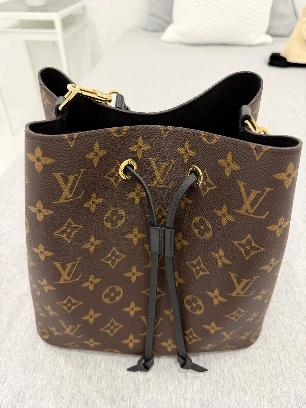 NEO NOE MM Louis Vuitton Monogram Canvas Bucket Shoulder Bag in Brown and Gold